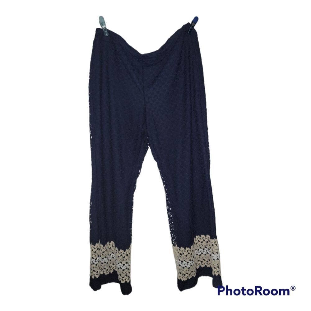 Womens Cato size 18/20w pants, lined with beautiful crocheted look overlay